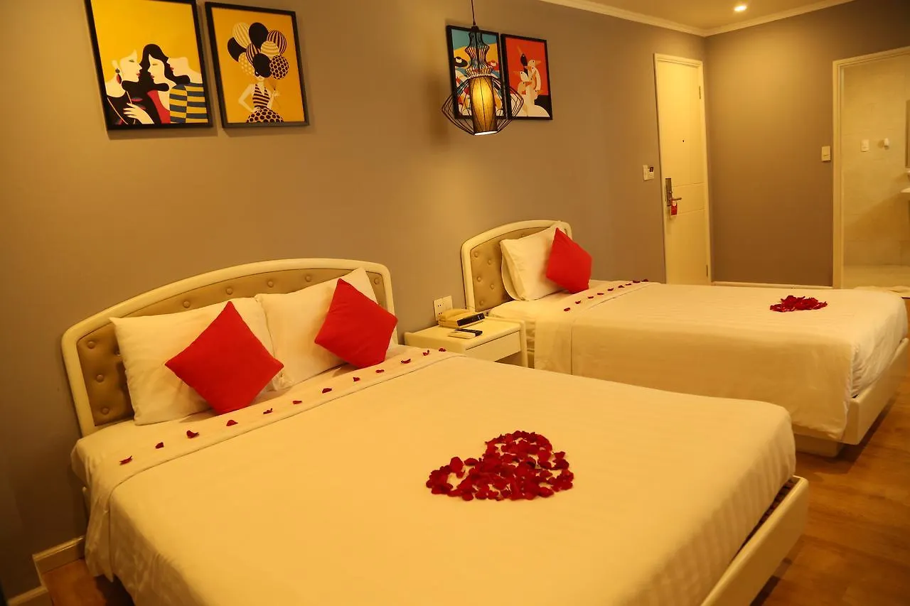 Kaka Hotel Han River Da Nang 3*,